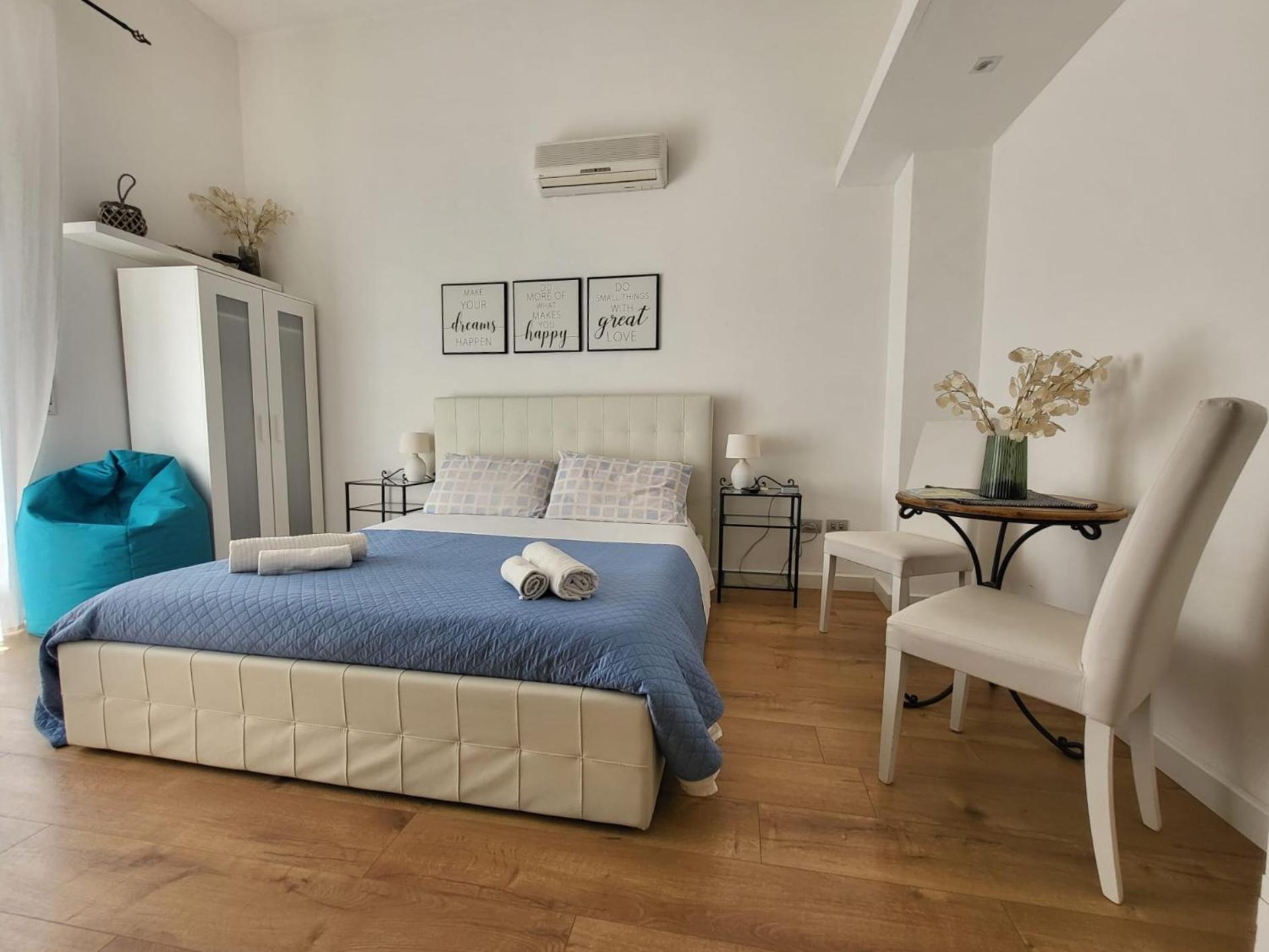 Living Cagliari Bed & Breakfast Ngoại thất bức ảnh